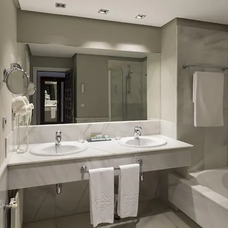 Hotell De 4*